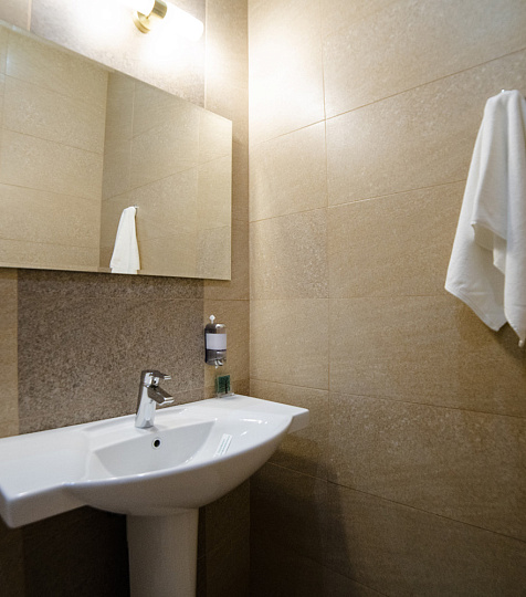 Санаторий «Буковая роща», Железноводск. Ванная комната в номере двухместный «Студия» Санаторий «Буковая роща», Железноводск. Ванная комната в номере двухместный «Студия»