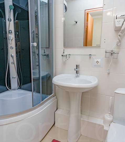 Санаторий «Долина Нарзанов» Железноводск, двухместный двухкомнатный номер, ванная комната Санаторий «Долина Нарзанов» Железноводск, двухместный двухкомнатный номер, ванная комната