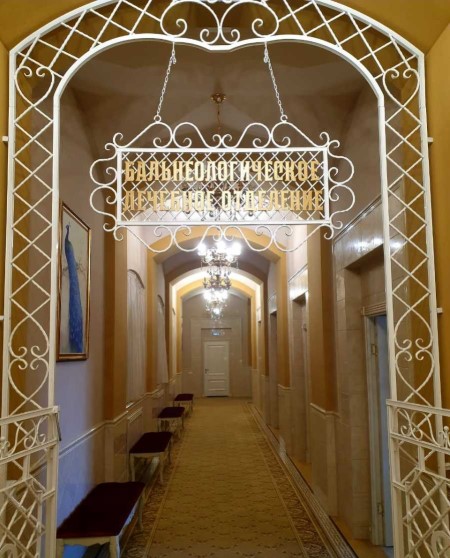 Санаторий «Главные Нарзанные Ванны», Кисловодск. Вход в отделение бальнеологии Санаторий «Главные Нарзанные Ванны», Кисловодск. Вход в отделение бальнеологии