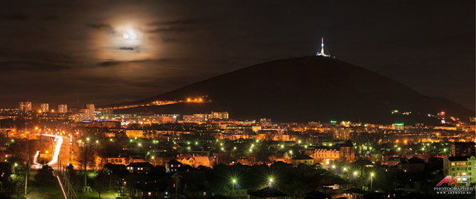 Пятигорск вечером — вид на гору Машук. Фотография Карена Арутюняна