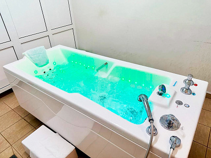 Санаторий «Тарханы», Пятигорск. Ванное отделение, жемчужные ванны Санаторий «Тарханы», Пятигорск. Ванное отделение, жемчужные ванны