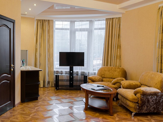 СПА-комплекс «Рафаэль», Железноводск. 4-местный 3-комнатный номер «Люкс»