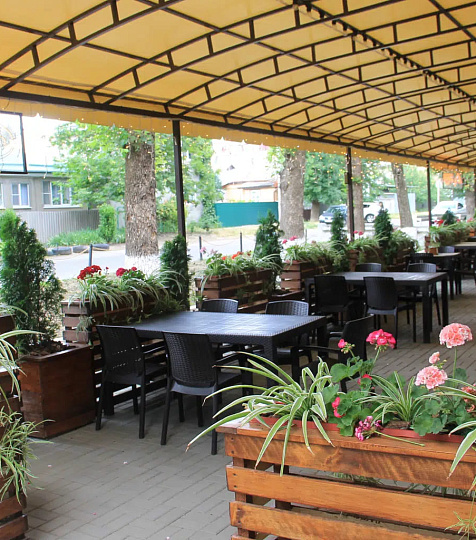  Медицинский центр «Ессентуки» (лечение без проживания), обеденная зона на свежем воздухе