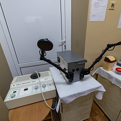  Санаторий «Зори Ставрополья», Пятигорск. Кабинет физиотерапевтических процедур, аппараты для микроволновой терапии и УВЧ-терапии