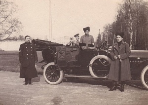 Снимки императорской семьи обнаружили в тайнике охранника Николая II в Ессентуках   