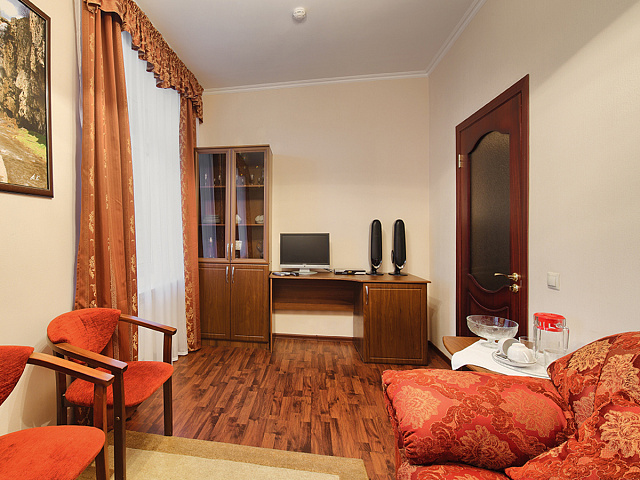 Санаторий «им. Анджиевского», Ессентуки. 2-местный 2-комнатный номер 1 категории, корпус 2