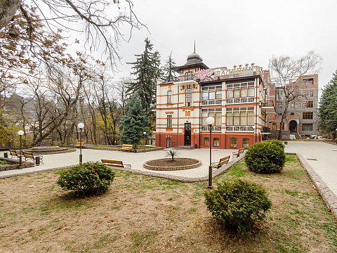 Пансионат «Шаляпинъ», Кисловодск. Вход на территорию