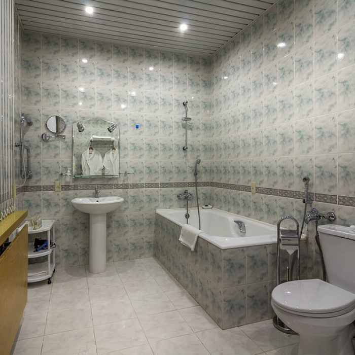  Санаторий «Москва», г. Ессентуки, Люкс (2-х комнатный 2-х местный) "Улучшенный", ванная комната