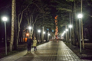 Парк Победы в Ессентуках украсили новые светильники