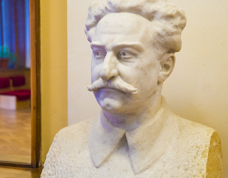 Санаторий «им. Г.К. Орджоникидзе», Кисловодск. Бюст Г. К. Орджоникидзе