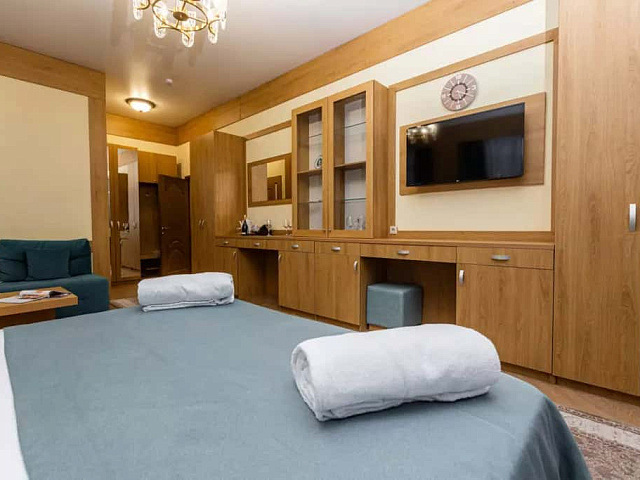 Двухкомнатный 2-местный «Люкс» , семейный (с балконом)