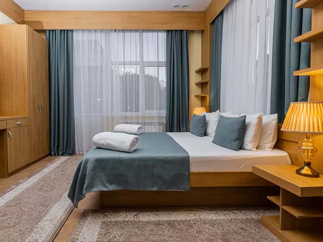 Двухкомнатный 2-местный «Люкс» , семейный (с балконом)