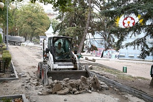 В парке Цветник ведутся работы по благоустройству центральной аллеи