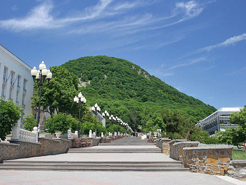 Железноводская Клиника НИИ Курортологии. Гора Железная Железноводская Клиника НИИ Курортологии. Гора Железная