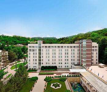 Санаторий «Плаза» г. Кисловодск. Территория Санаторий «Плаза» г. Кисловодск. Территория