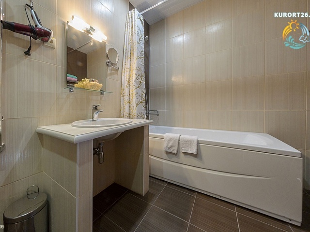 ФГБУ «Санаторно-реабилитационный центр МЧС России», Кисловодск. 2-местный номер «Люкс»