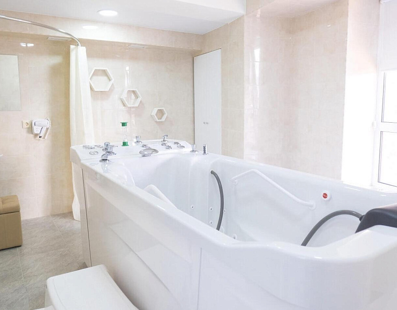 Пансионат «PANinter Hotel&Mineral Spa», г. Кисловодск. Ванное отделение, подводный душ-массаж