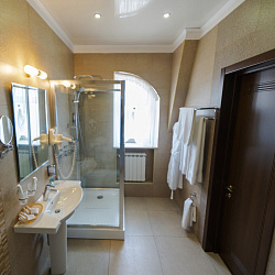  Санаторий «Буковая роща», Железноводск. Ванная комната в номере  двухместный двухкомнатный «Люкс»