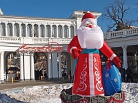 В Кисловодске установили 15-метровую Новогоднюю ёлку