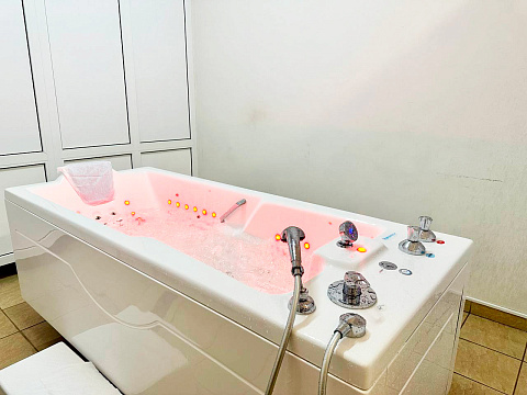 Санаторий «Тарханы», Пятигорск. Ванное отделение, жемчужные ванны Санаторий «Тарханы», Пятигорск. Ванное отделение, жемчужные ванны