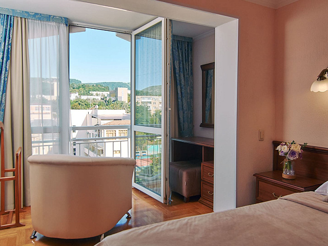 Санаторий «Виктория», Кисловодск. 2-комнатный номер «Люкс» повышенной комфортности