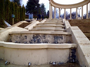 В Кисловодске начала трескаться отреставрированная Каскадная лестница