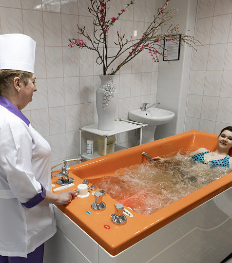  Кисловодский военный санаторий, г. Кисловодск. Подводный гидромассаж в сочетании с аэрохромотерапией