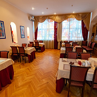 Санаторий «Зори Ставрополья», Пятигорск. Обеденный зал для отдыхающих в "Люксах" Санаторий «Зори Ставрополья», Пятигорск. Обеденный зал для отдыхающих в "Люксах"