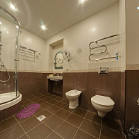 Санаторий «Целебный Ключ» Ессентуки. Ванная комната в двухместном двухкомнатном номере Санаторий «Целебный Ключ» Ессентуки. Ванная комната в двухместном двухкомнатном номере